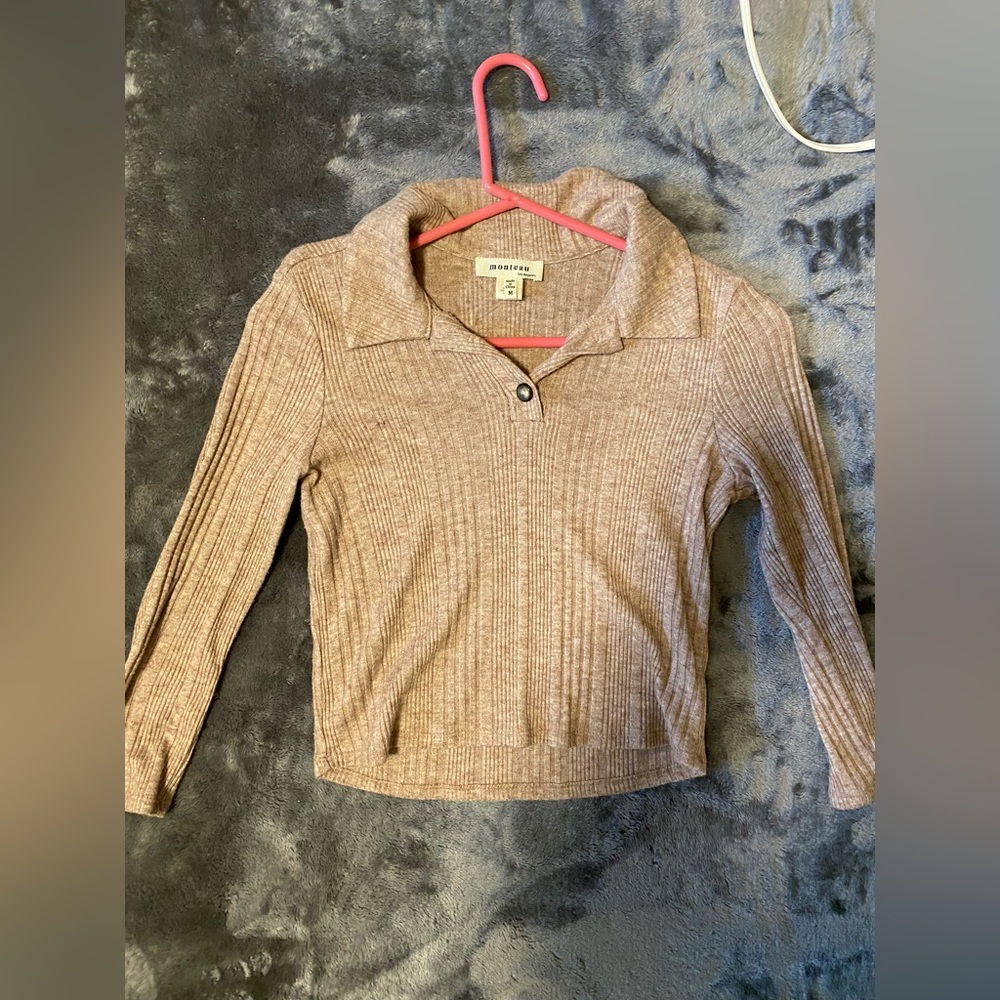 Tan long sleeve cropped top with button